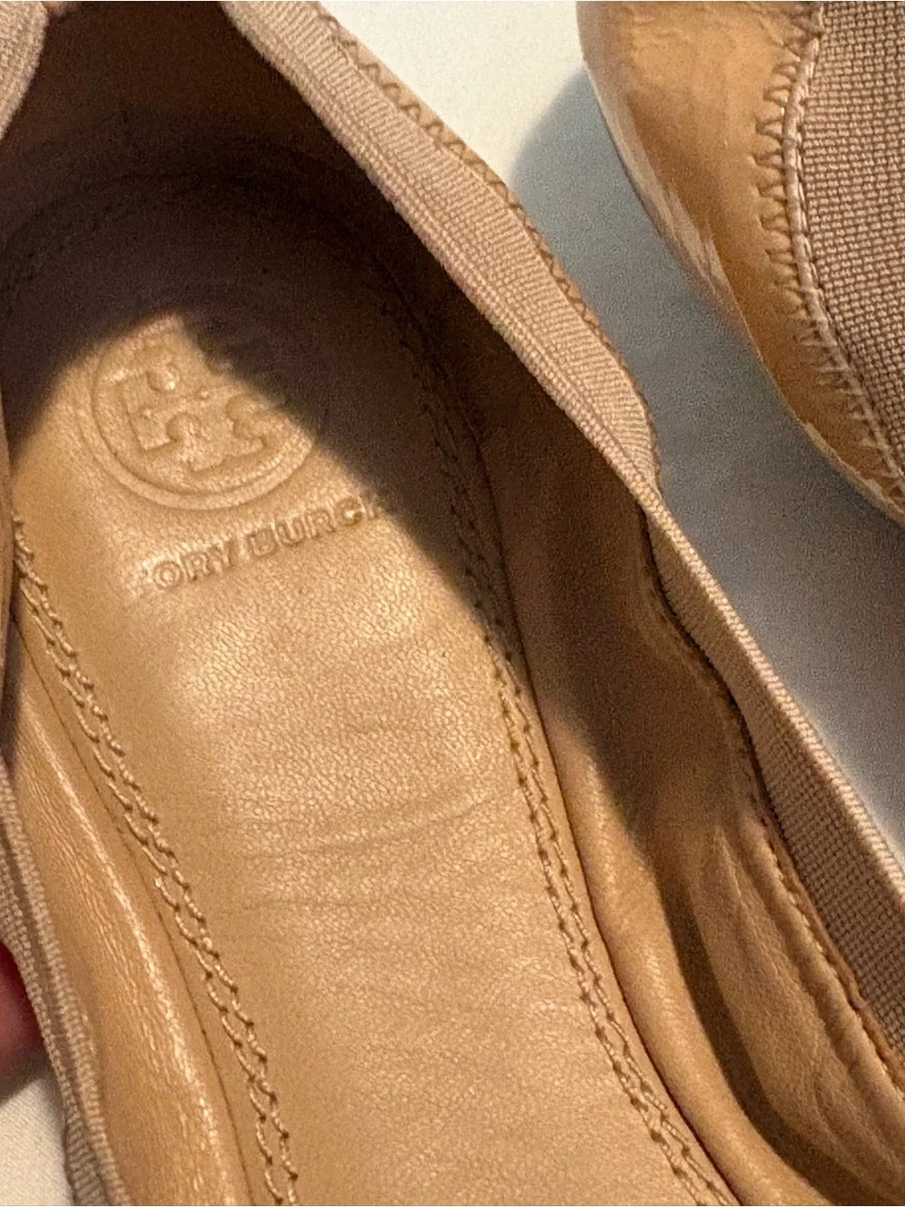 Tory Burch Minnie Travel Ballet Flats Nude Patent Leather Gold Logo 9M luxury